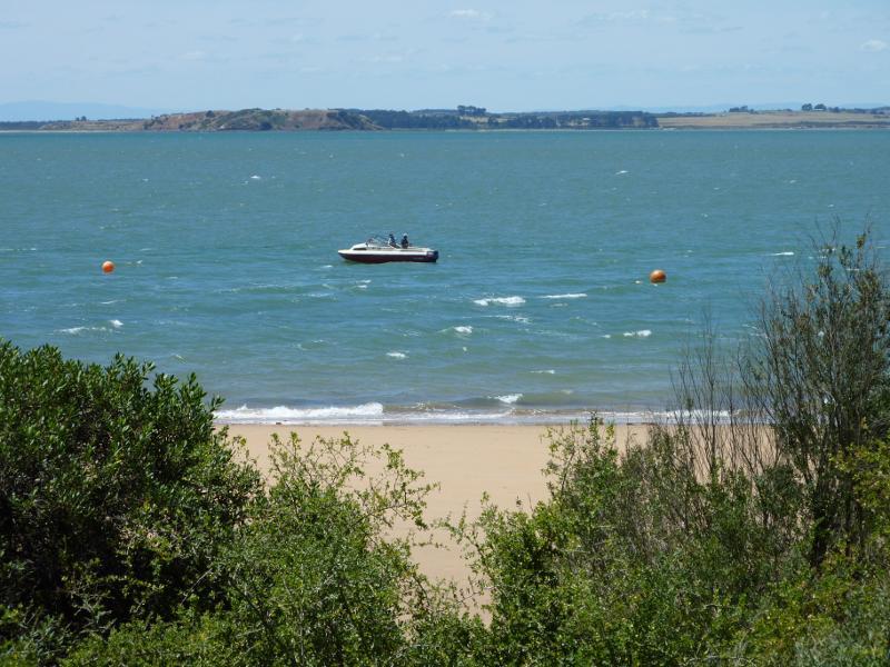 Cowes - Beach and foreshore between Erehwon Point and Coghlan Road: View north across beach from Lovers Walk towards French Island
