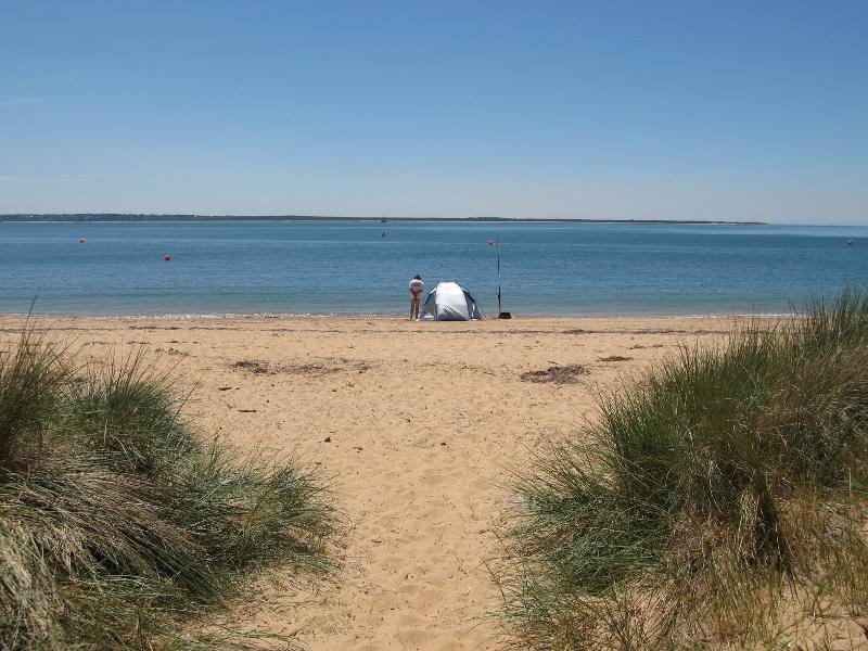 Cowes - Beach at end of McKenzie Road: View to beach from foreshore