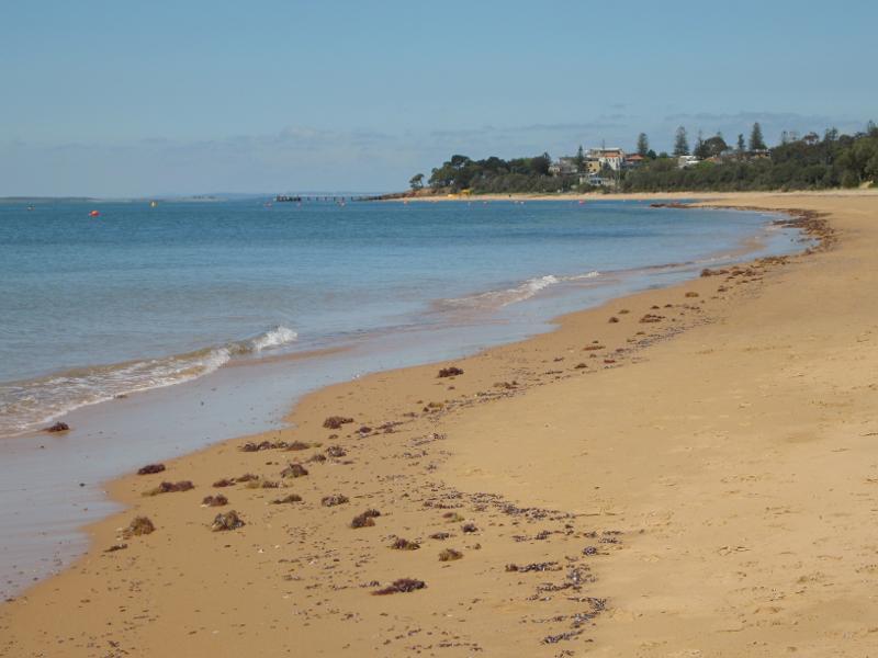 Cowes - Boat ramp and beach at end of Anderson Road: View east along coast towards Mussel Rocks