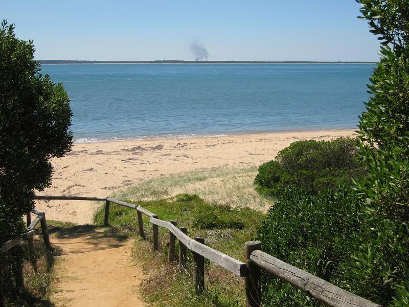 Cowes - Beach at end of Justice Road: Pathway down to beach