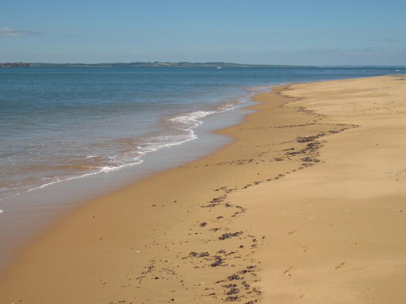 Cowes - Beach at end of Justice Road: View east along beach