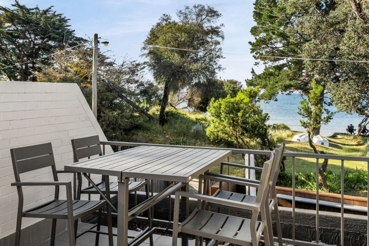 You and Me by the Sea, Cowes