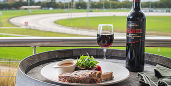 Trios Tabaret, Cranbourne