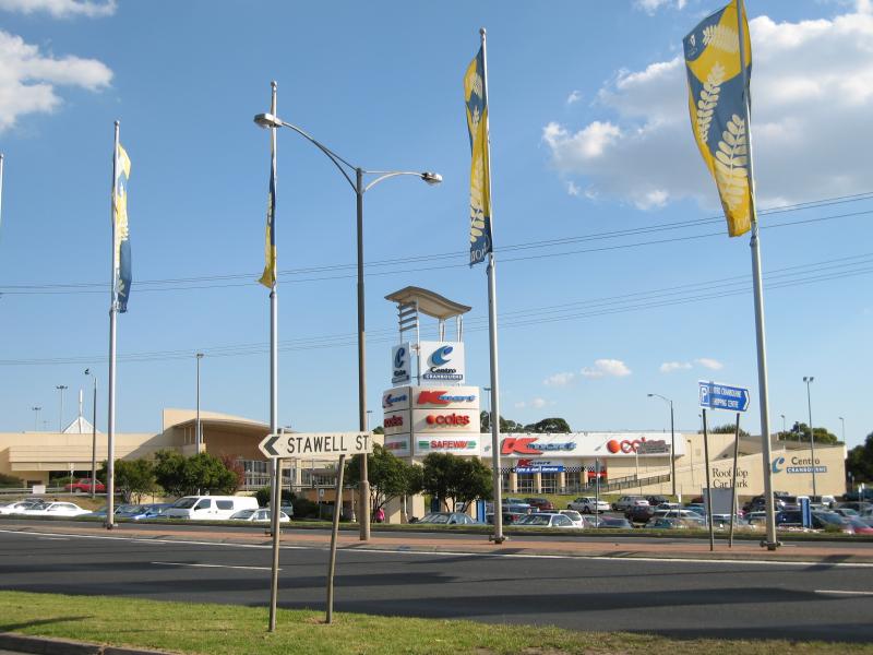 Cranbourne - Cranbourne Park Shopping Centre and Greg Clydesdale Square - View west across High St at Stawell St towards Cranbourne Park