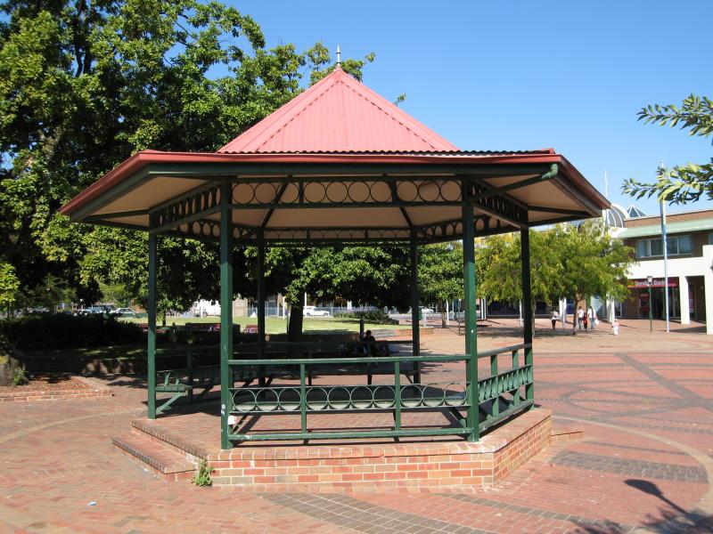 Cranbourne - Cranbourne Park Shopping Centre and Greg Clydesdale Square: Rotunda, Greg Clydesdale Square