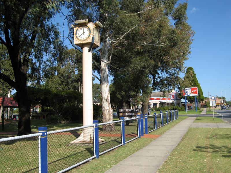 Cranbourne - Ray Perry Park, High Street: View south along High St at park