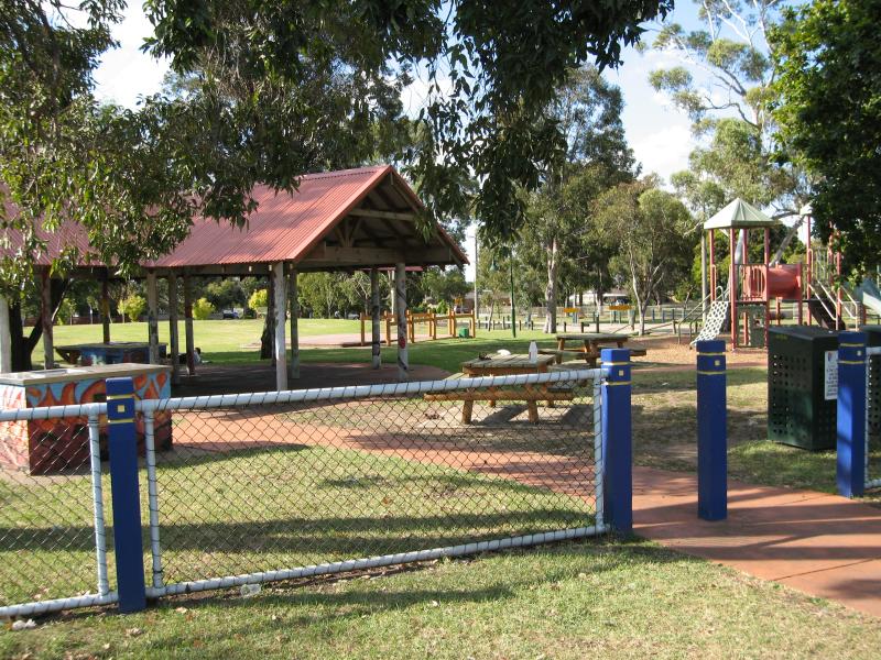 Cranbourne - Ray Perry Park, High Street - View through park from Brunt St