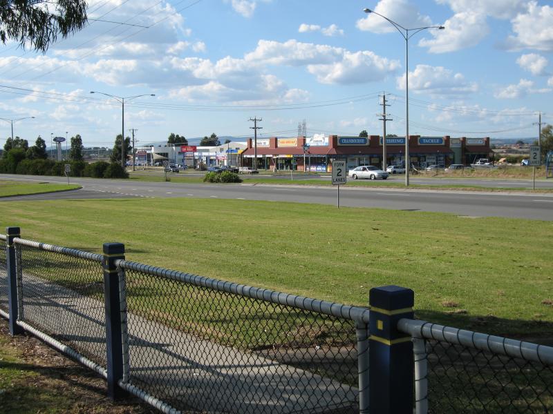 Cranbourne - South Gippsland Highway through Cranbourne: View north along South Gippsland Hwy towards Cranbourne Pl