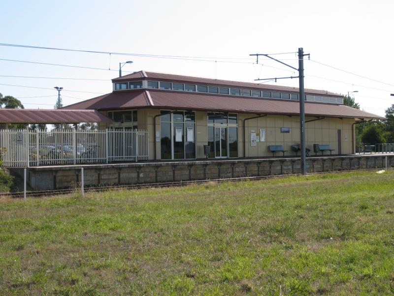 Cranbourne - South Gippsland Highway through Cranbourne: Cranbourne railway station viewed from South Gippsland Hwy at railway line