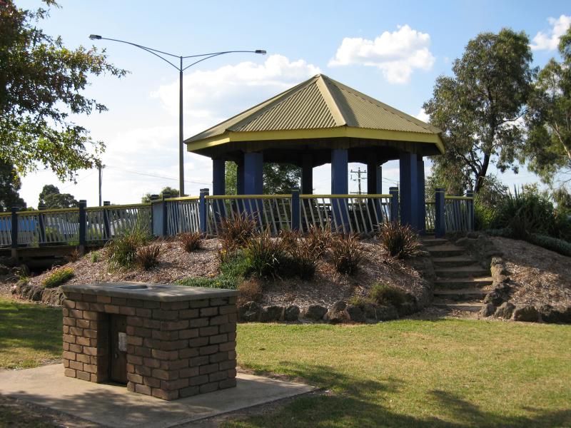 Cranbourne - Meteorite display and park, corner South Gippsland Highway and Camms Road: Rotunda