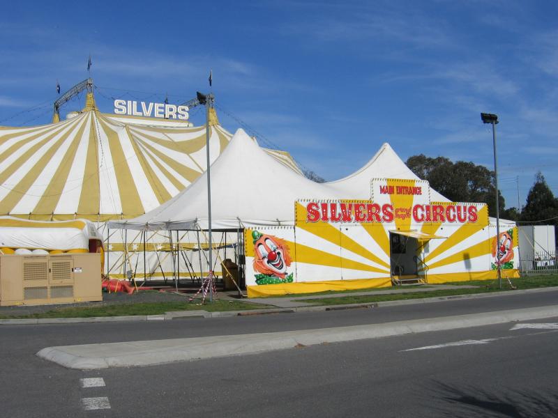 Cranbourne - Cranbourne Homemaker Centre, corner South Gippsland Highway and Thompsons Road: Silvers Circus set up on vacant land opposite La Porchetta