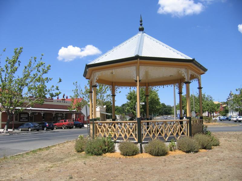 Creswick - Commercial centre and shops: Jubilee bandstand, view south along Albert St towards Raglan St