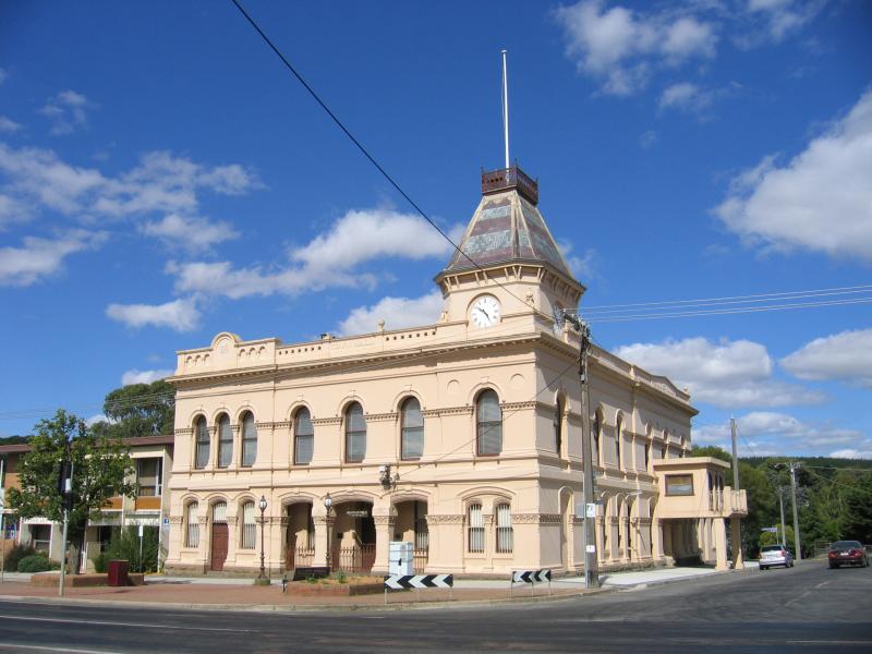 Creswick - Commercial centre and shops - Old Town Hall, now home of Creswick Historical Museum, corner Albert St and Water St