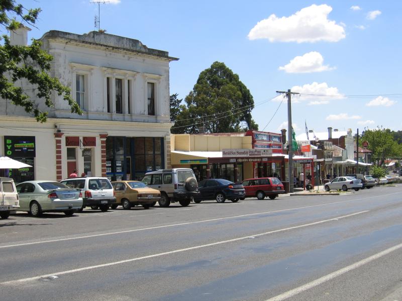 Creswick - Commercial centre and shops - Shops, view north along Albert St between Raglan St and Victoria St