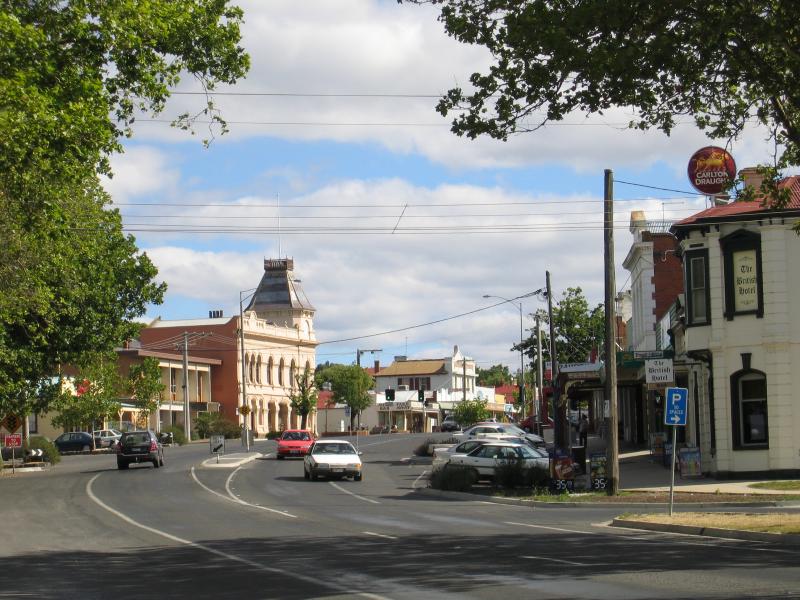 Creswick - Commercial centre and shops - View south along Albert St at Victoria St towards The British Hotel