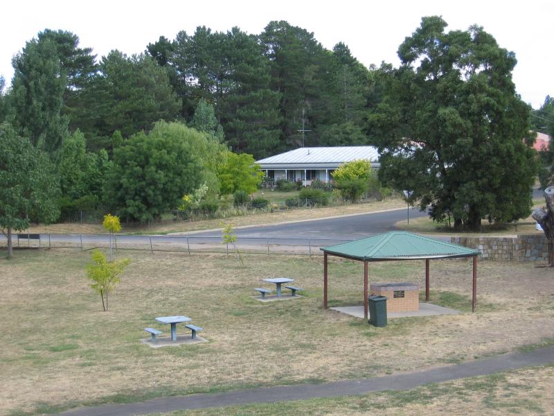 Creswick - Calembeen Park, Cushing Avenue - BBQ and picnic areas