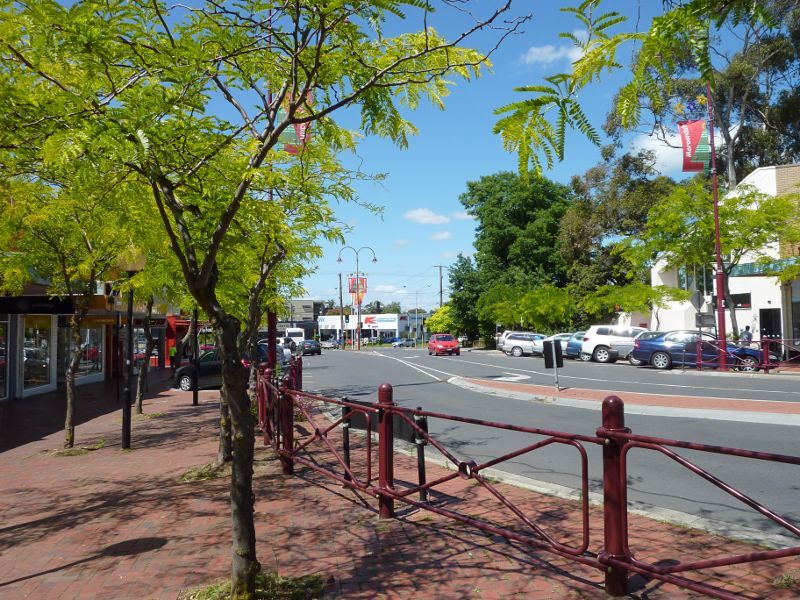 Croydon - Shops and commercial centre, Main Street, Hewish Road and Lacey Street: View south along Main St south of Devon St