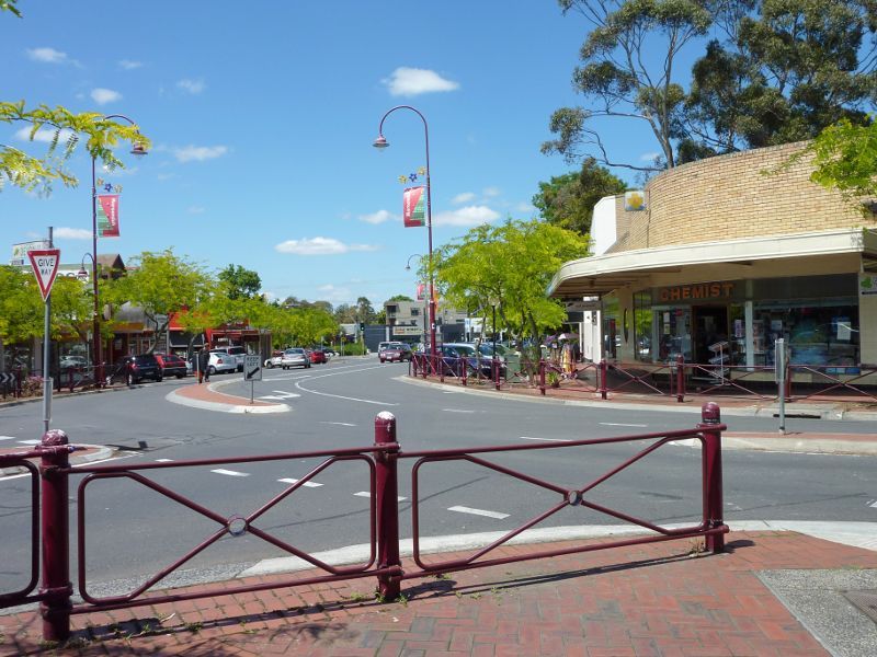 Croydon - Shops and commercial centre, Main Street, Hewish Road and Lacey Street: View south along Main St at Devon St