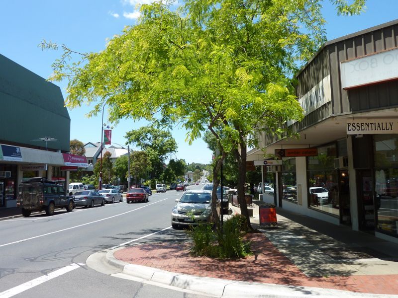 Croydon - Shops and commercial centre, Main Street, Hewish Road and Lacey Street: View east along Hewish Rd at James Kerr Way