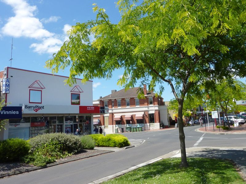 Croydon - Shops and commercial centre, Main Street, Hewish Road and Lacey Street: View south along Main St towards Lacey St