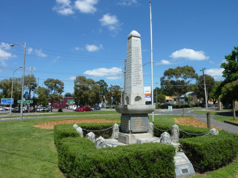 Croydon - Anzac Square, Wicklow Avenue at Croydon Road: South-westerly view at war memorial towards Wicklow Av