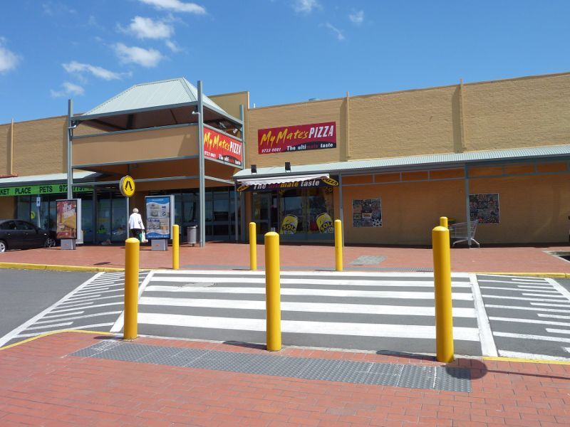 Croydon - Croydon Central Shopping Centre, Wicklow Avenue at Kent Avenue: Shopping centre entrance facing Wicklow Av