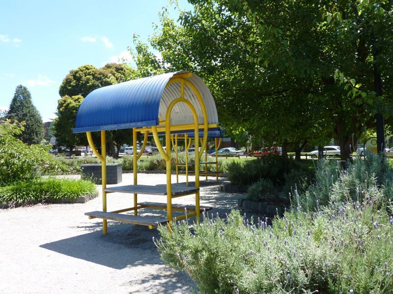 Croydon - Croydon Park, Hewish Road: Picnic shelters and BBQ area