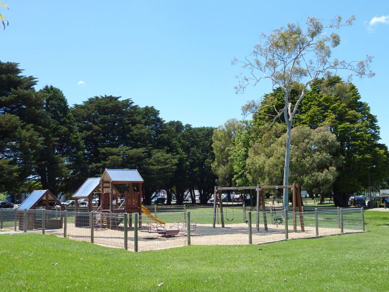 Croydon - Croydon Park, Hewish Road: Playground at western side of park