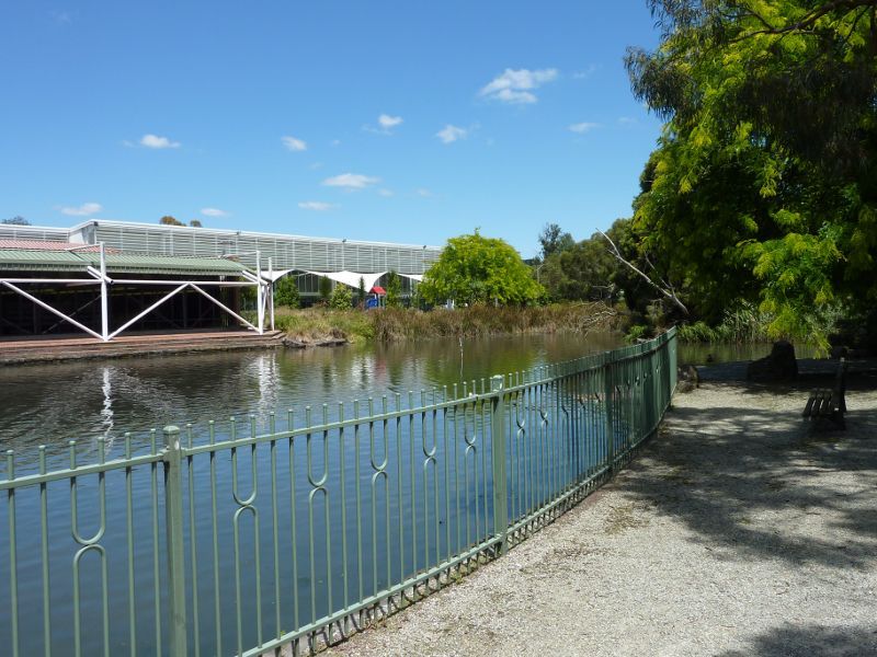 Croydon - Town Park, Mt Dandenong Road, Civic Square and Norton Road: Lake in front of library