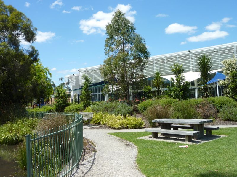 Croydon - Town Park, Mt Dandenong Road, Civic Square and Norton Road: Picnic area in front of lake and aquatic centre