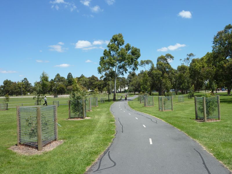 Croydon - Town Park, Mt Dandenong Road, Civic Square and Norton Road: Pathway beside Fred Geale Oval