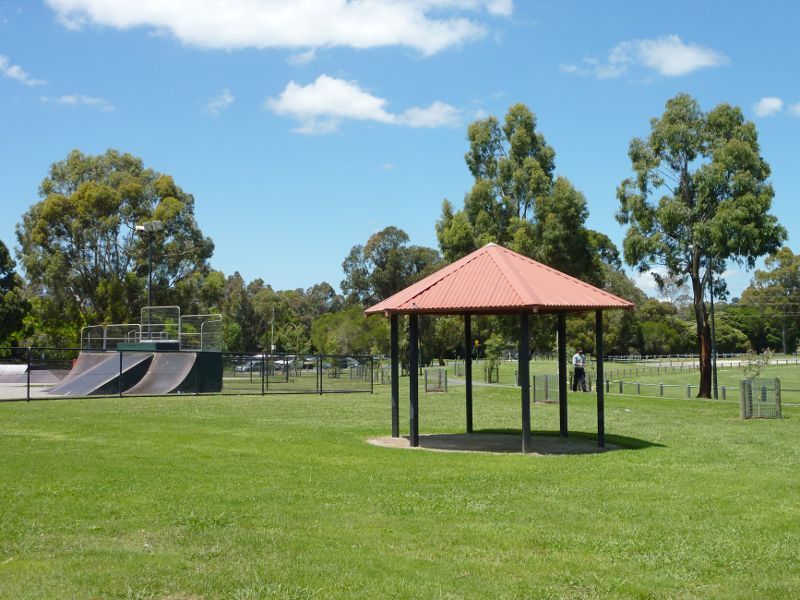 Croydon - Town Park, Mt Dandenong Road, Civic Square and Norton Road: Rotunda and skate park