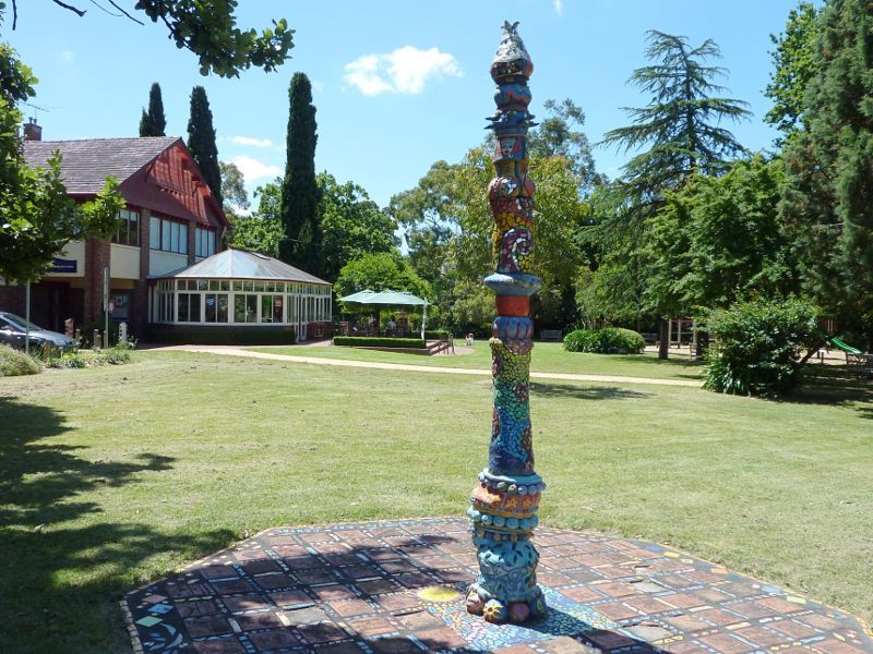 Croydon - Wyreena Community Arts Centre, Hull Road - A-Spire ceramic totem pole near cafe
