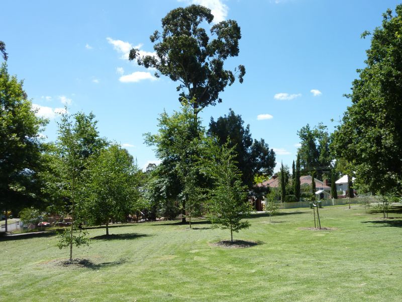 Croydon - Wyreena Community Arts Centre, Hull Road: Lawns at Silver Birches homestead fronting Beryl St
