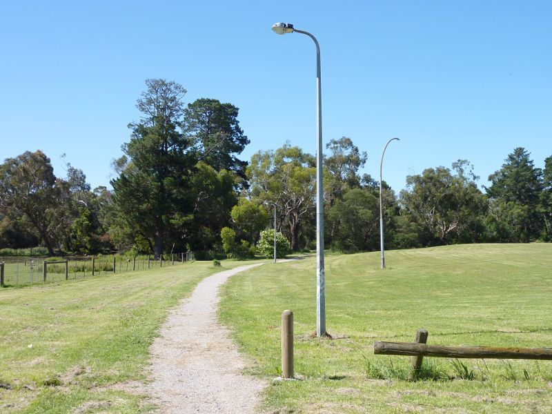 Croydon - Eastfield Park, Eastfield Road: Pathway at north-western end of trotting track