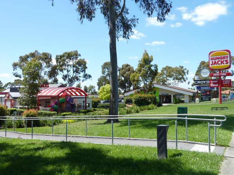 Croydon - Maroondah Highway: View towards Hungry Jack's and Croydon Hotel from Maroondah Hwy