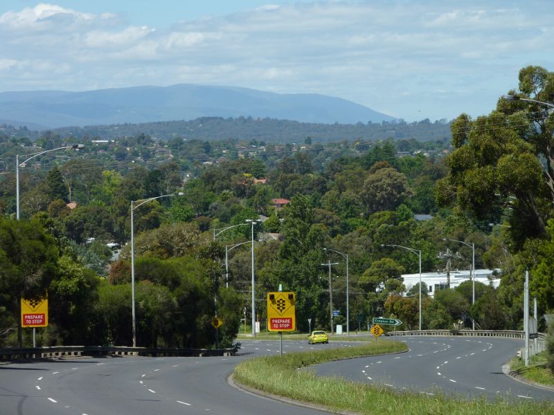 Croydon - Maroondah Highway - View east along Maroondah Hwy towards Croydon Rd