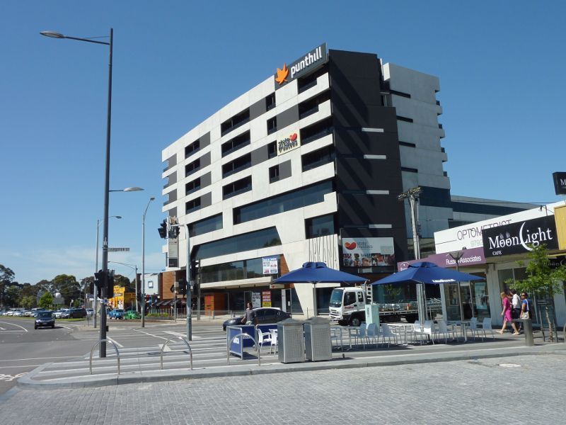 Dandenong - Shops and commercial centre, Lonsdale Street: View south along Lonsdale St at Foster St