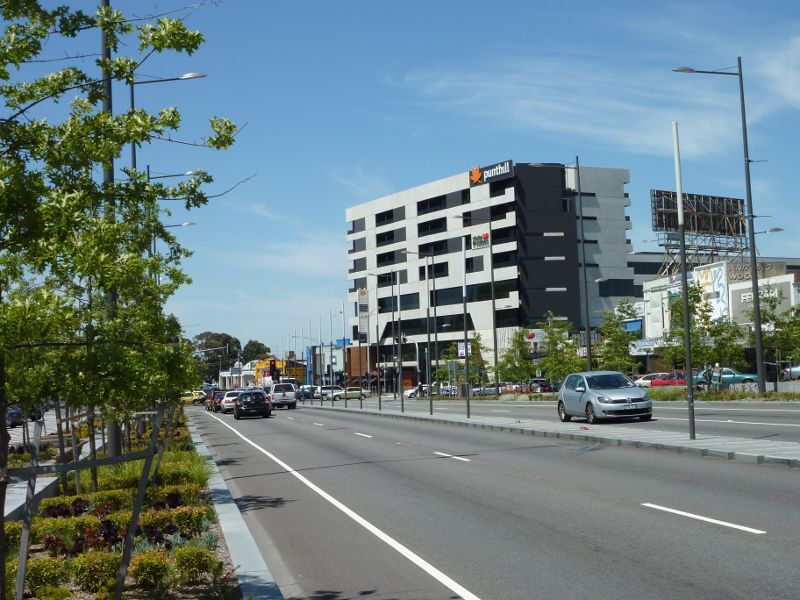 Dandenong - Shops and commercial centre, Lonsdale Street: View south along Lonsdale St towards Foster St