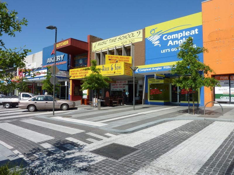 Dandenong - Shops and commercial centre, Lonsdale Street: Shops along west side of Lonsdale St north of Foster St