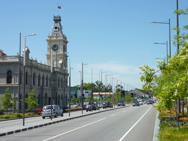 Dandenong - Shops and commercial centre, Lonsdale Street: View south along Lonsdale St towards town hall and Walker St