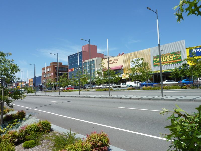 Dandenong - Shops and commercial centre, Lonsdale Street: Shops along west side of Lonsdale St north of Walker St