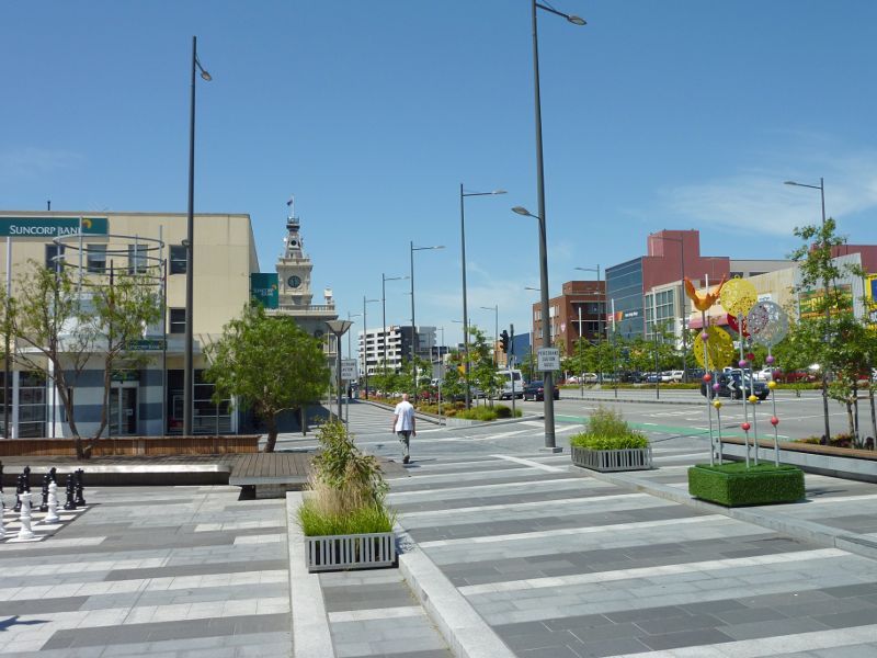 Dandenong - Shops and commercial centre, Lonsdale Street: View south along Lonsdale St towards Langhorne St