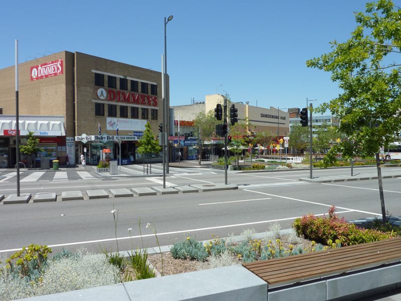 Dandenong - Shops and commercial centre, Lonsdale Street: View east across Lonsdale St just north of Langhorne St