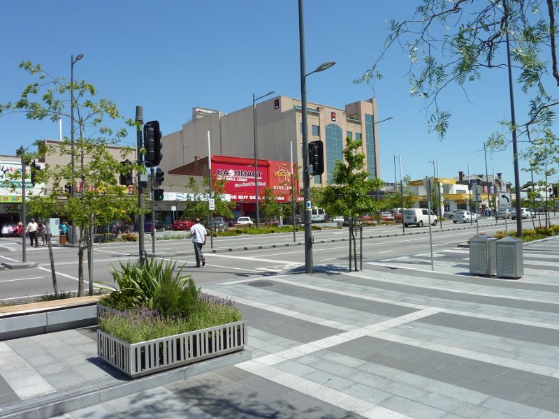 Dandenong - Shops and commercial centre, Lonsdale Street: View west across Lonsdale St north of Langhorne St