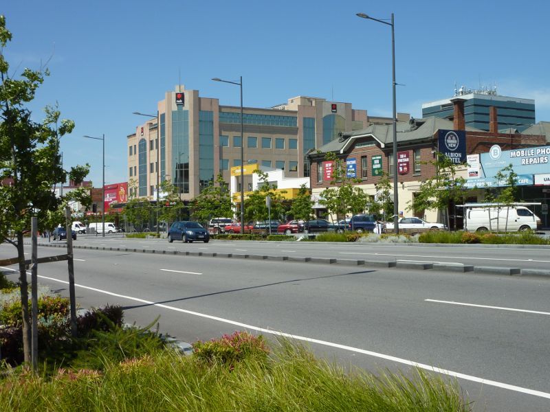 Dandenong - Shops and commercial centre, Lonsdale Street: View south along Lonsdale St towards Scott St