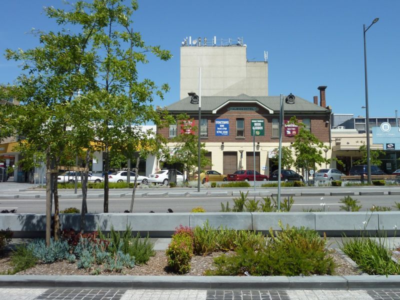 Dandenong - Shops and commercial centre, Lonsdale Street: View west across Lonsdale St towards Albion Hotel