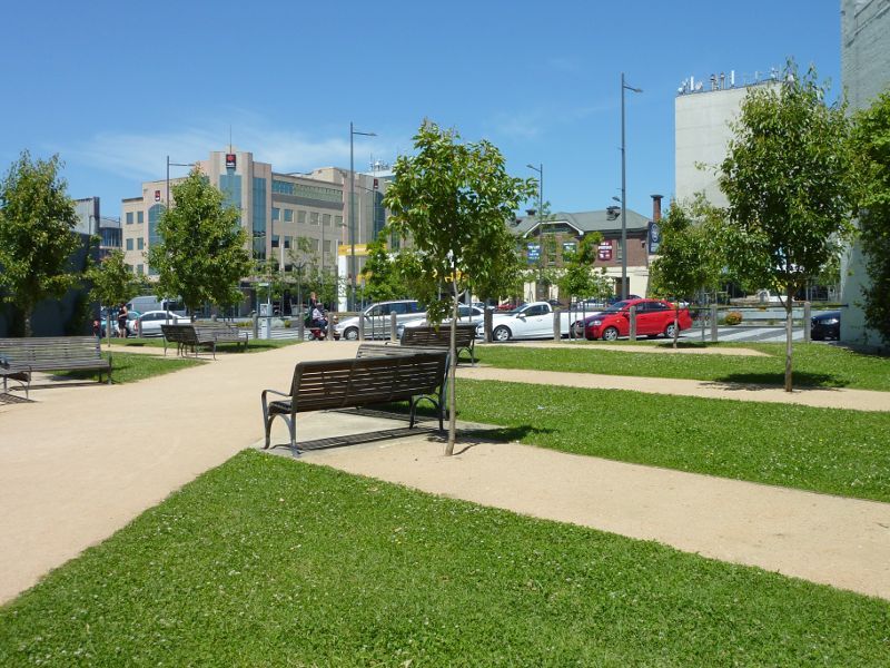 Dandenong - Shops and commercial centre, Lonsdale Street: Westerly view through park linking Lonsdale St and Palm Plaza