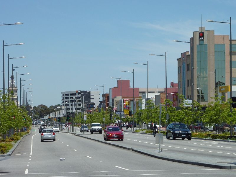 Dandenong - Shops and commercial centre, Lonsdale Street: View south along Lonsdale St at Clow St
