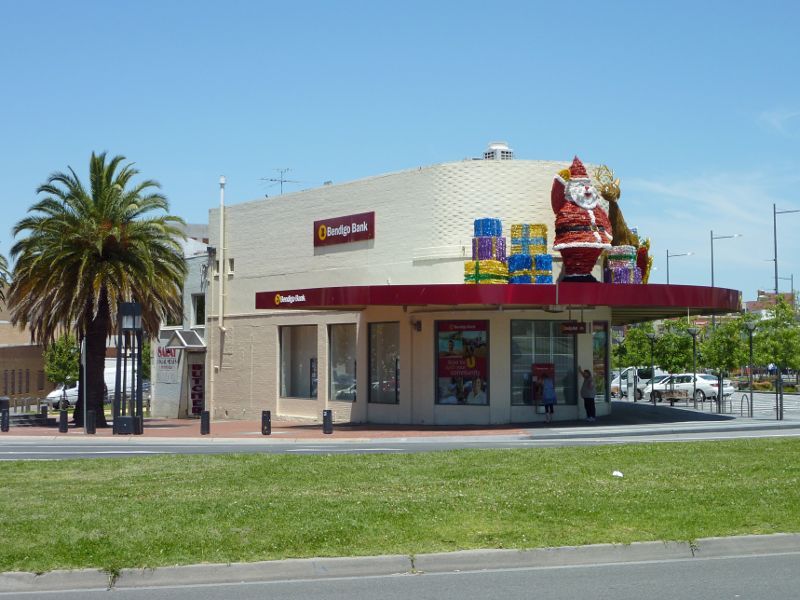 Dandenong - Shops and commercial centre, Lonsdale Street: View south at junction of Clow St and Lonsdale St
